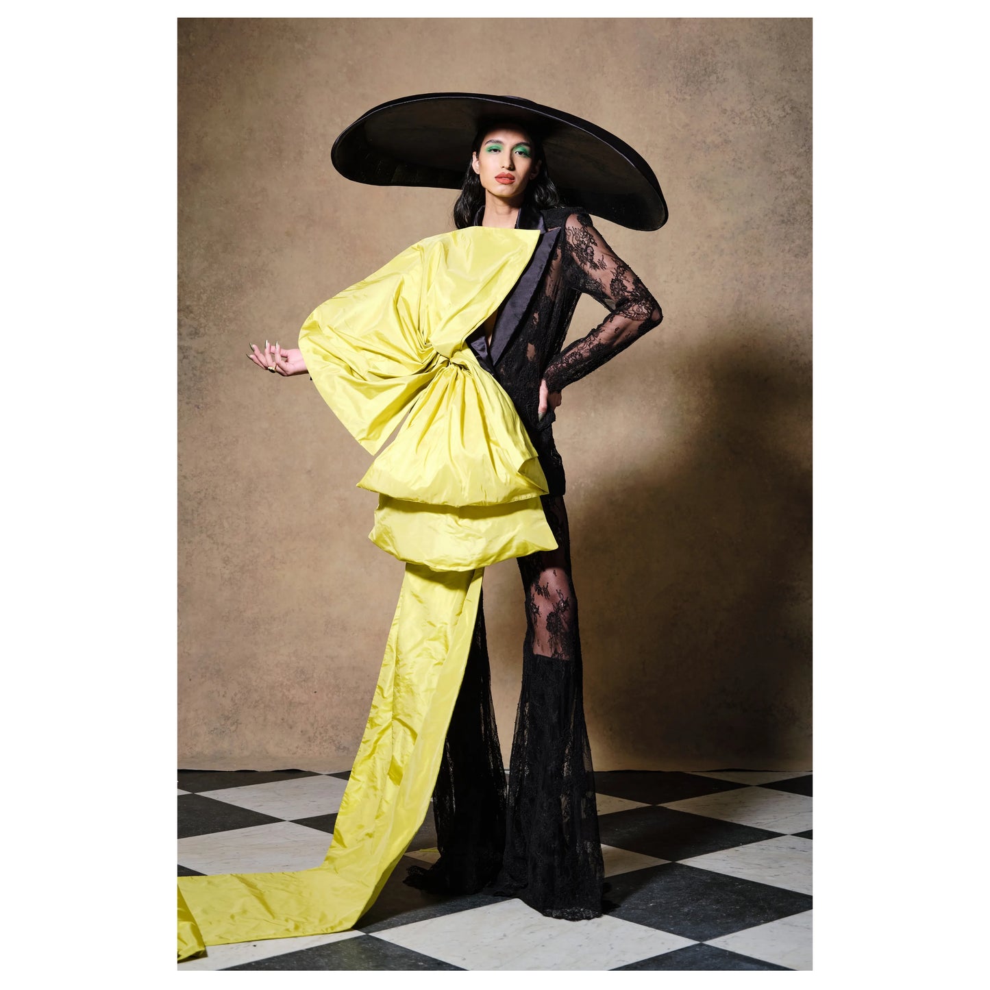 Icons \ Fifi Lapin Wears Harris Reed