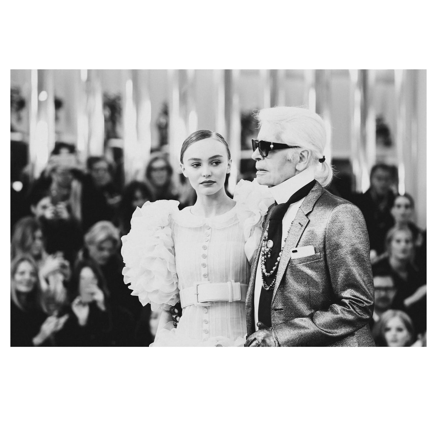 Icons \ Fifi Lapin wears Chanel Couture