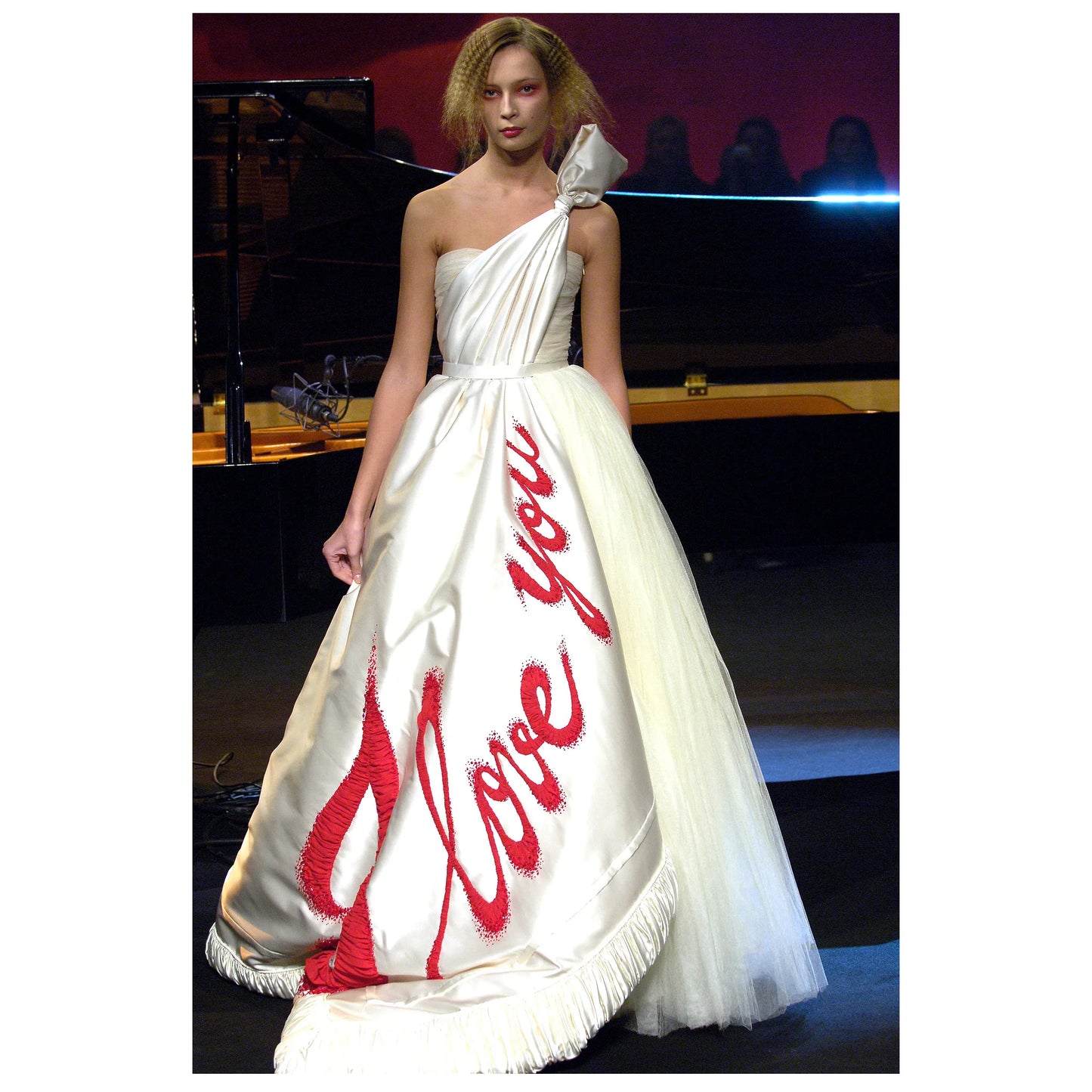 Icons \ Fifi lapin Wears Viktor & Rolf