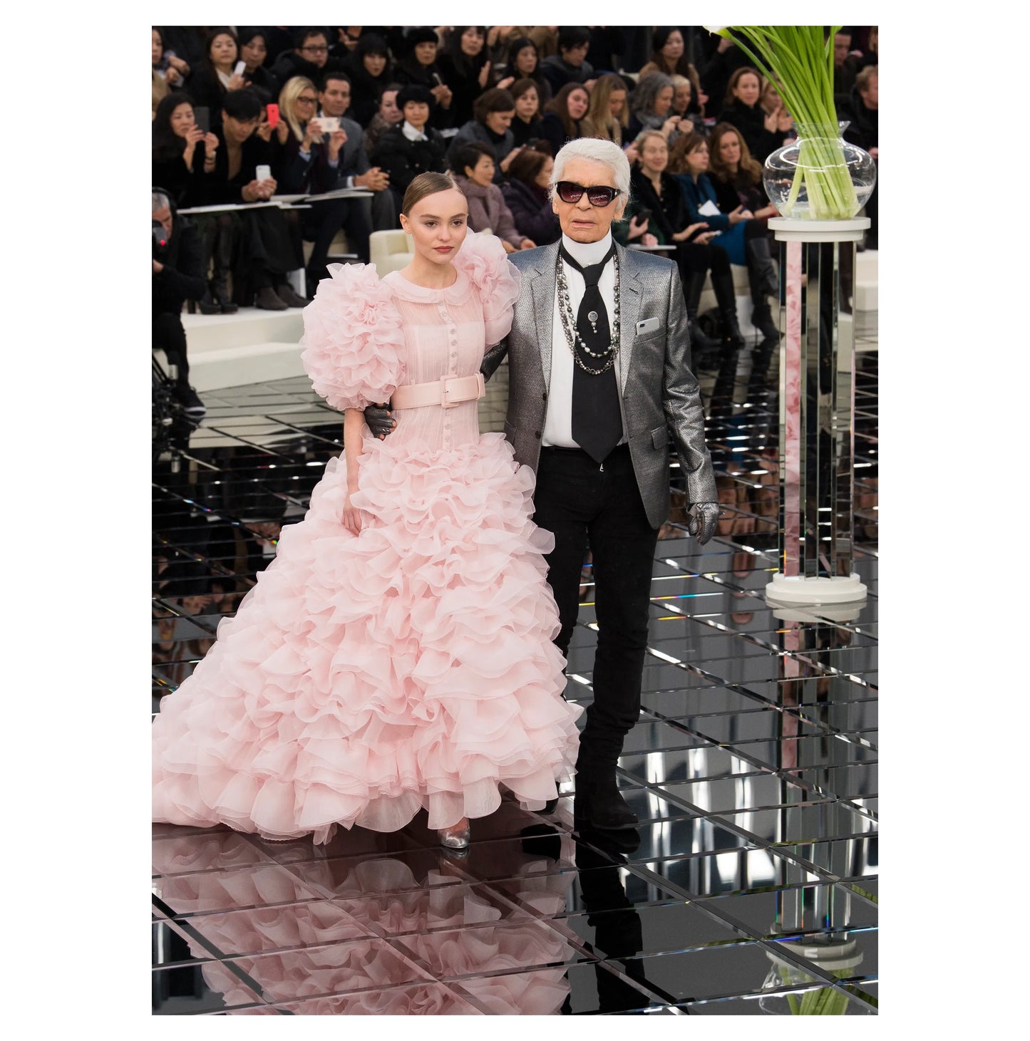 Icons \ Fifi Lapin wears Chanel Couture